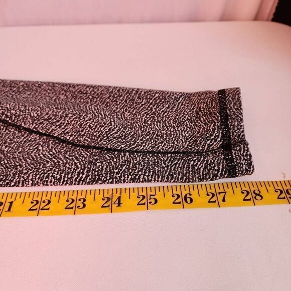 Lululemon Run It Out Tight Power Luxtreme Ripple Jacquard Black White Size 4 D7 - Picture 15 of 15